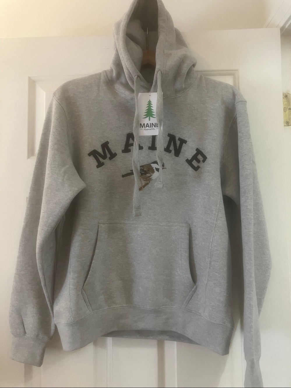NWT Gray 'Maine' Graphic Pullover Hoodie Adult small